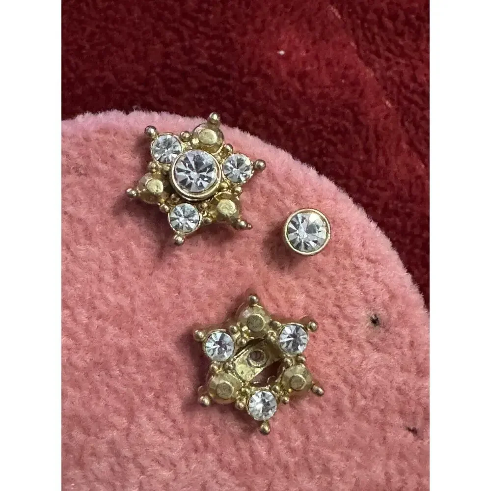 -Earrings Avon‎ Star Rhinestone Gold Tone Stud Pierced 1/2